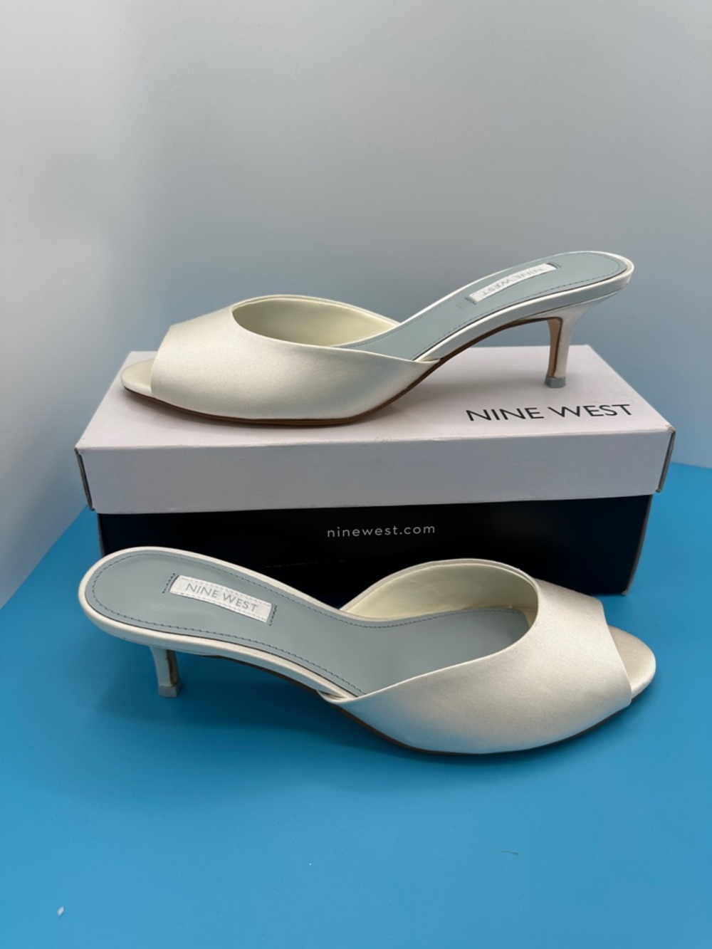 NEW! Nine West Ivory Satin Open-Toe Kitten Heel Womens size 8.